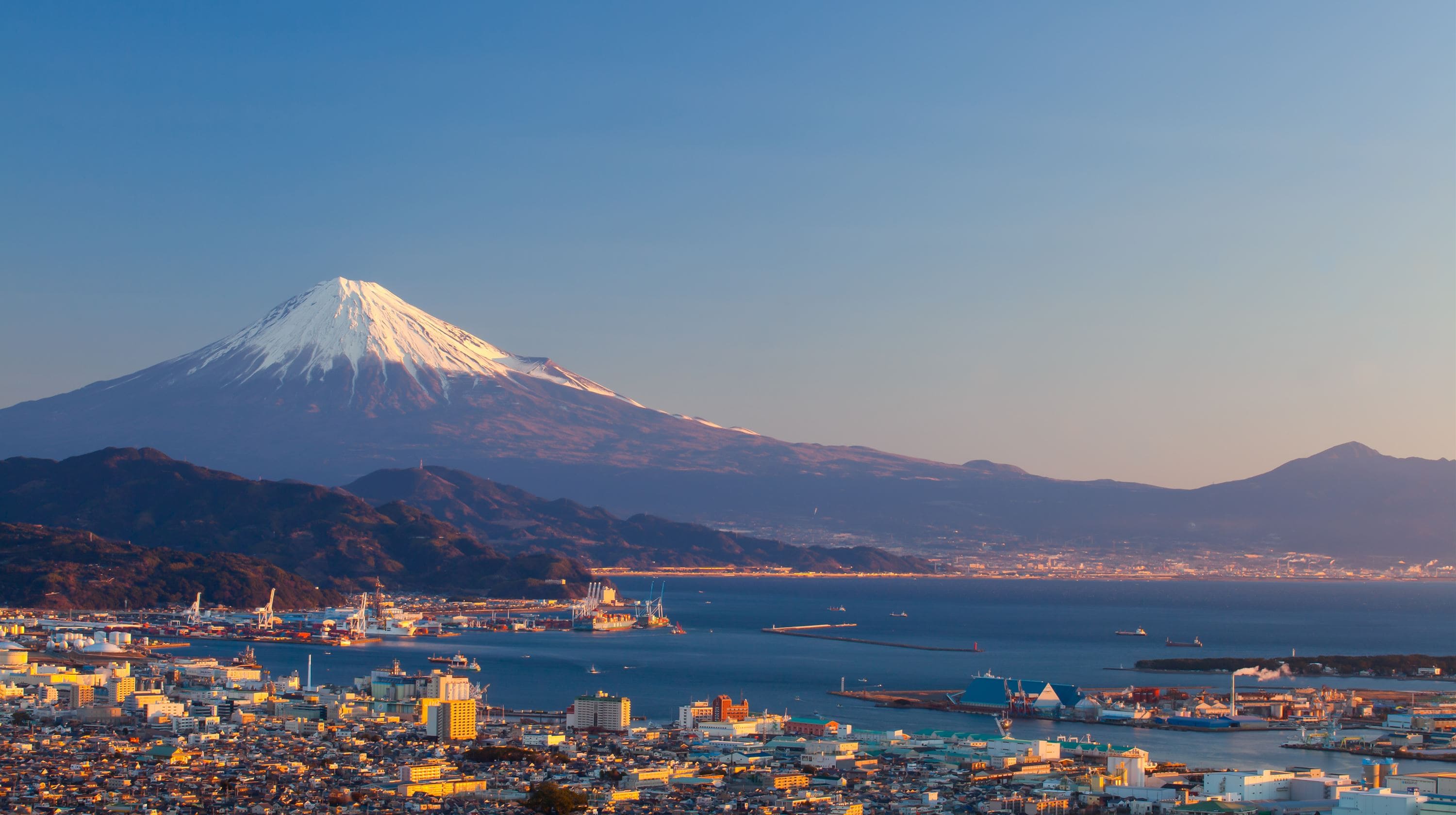 東海溶材本社のある静岡市清水区から見る富士山